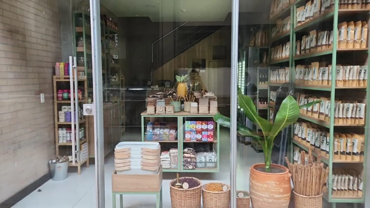 Productos de higiene y cuidado personal (FAUNO, FRUTO SALVAJE) naturales.