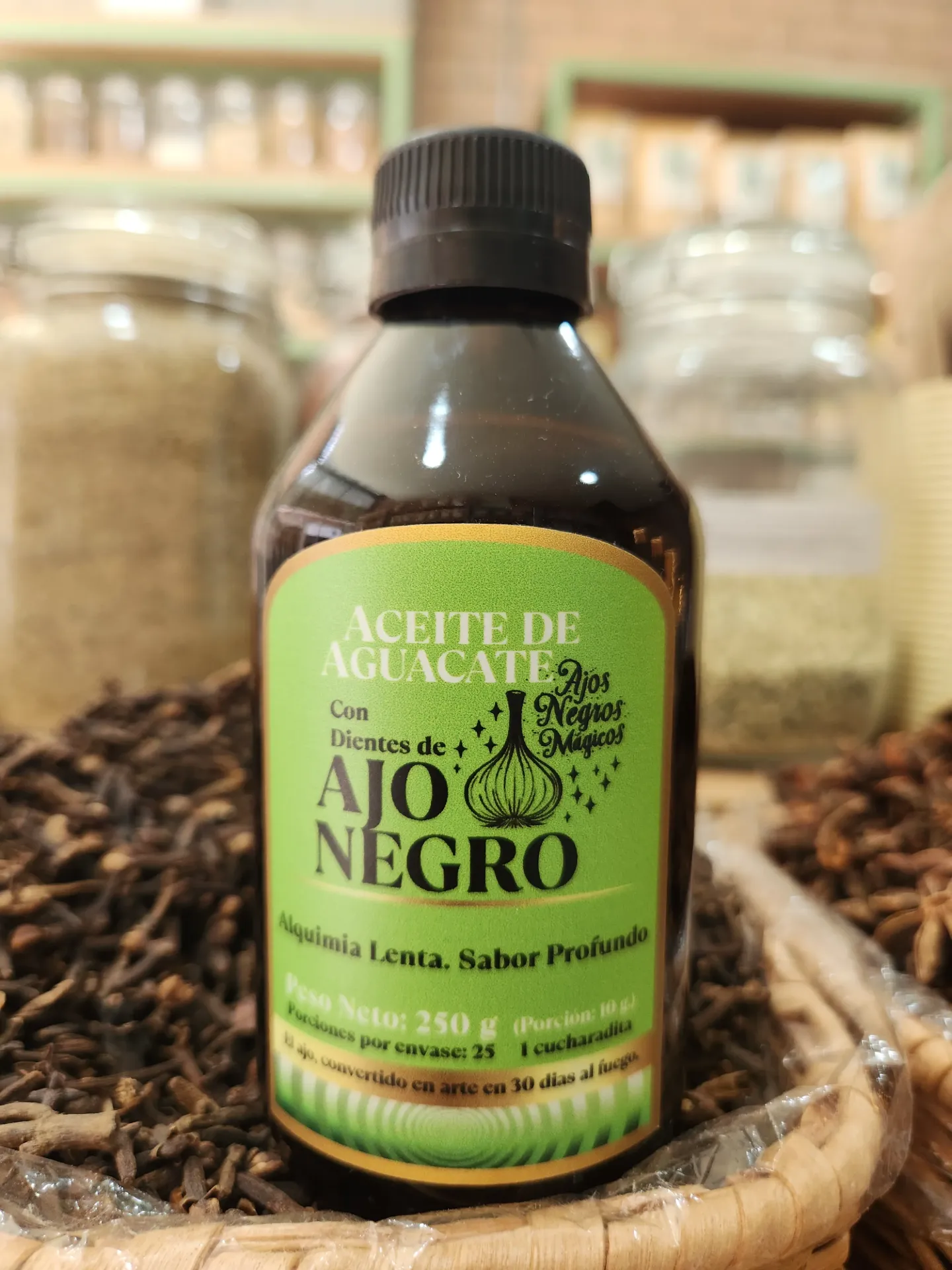 Ajo Negro en Aceite de Aguacate x 250 Gr