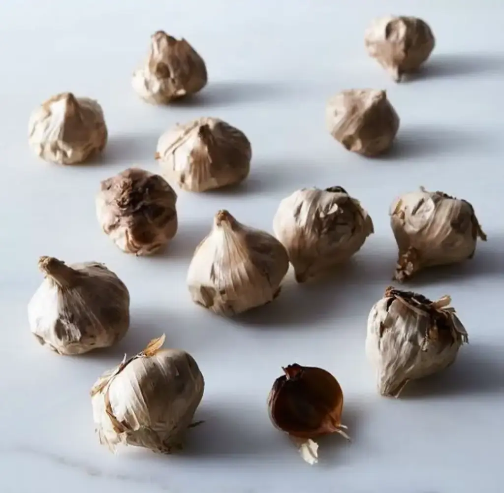 Ajo Negro Entero x Gr